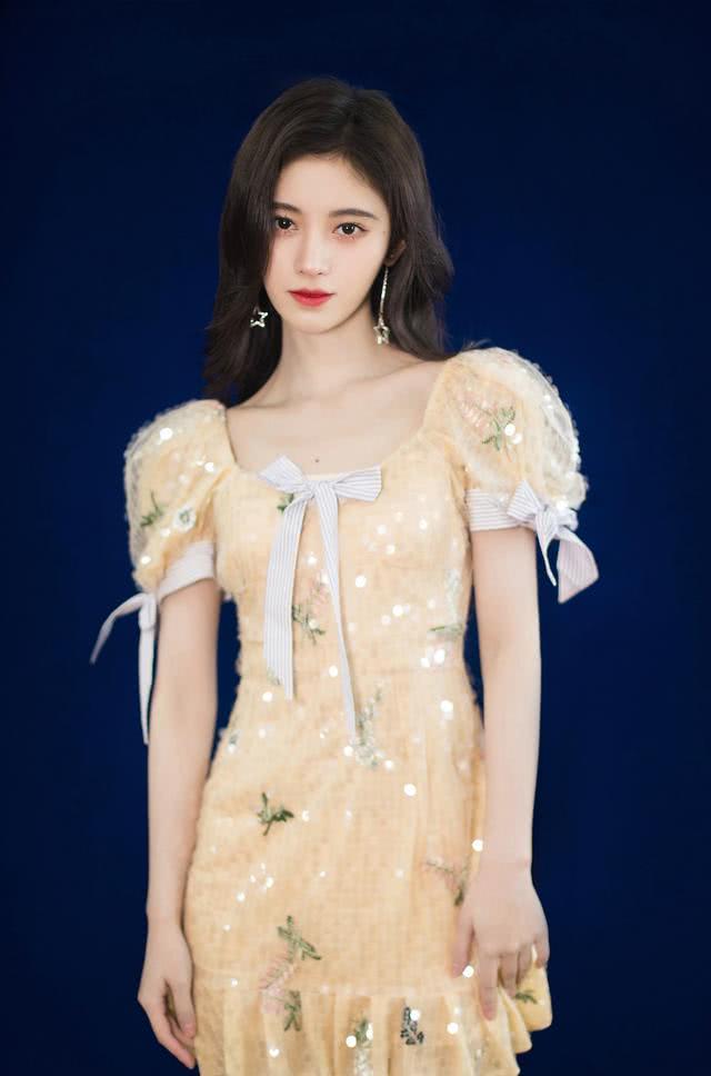 淡黄色公主风连衣裙造型大PK,鞠婧祎完胜欧阳娜娜吴宣仪