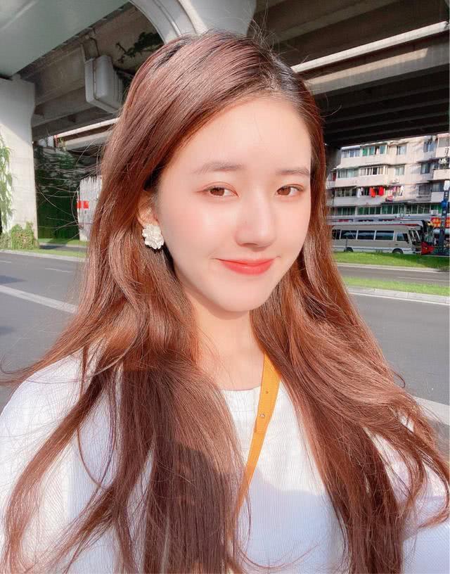 如何搭配清新优雅不做作？笑容配钻石，赵露思甜度爆表