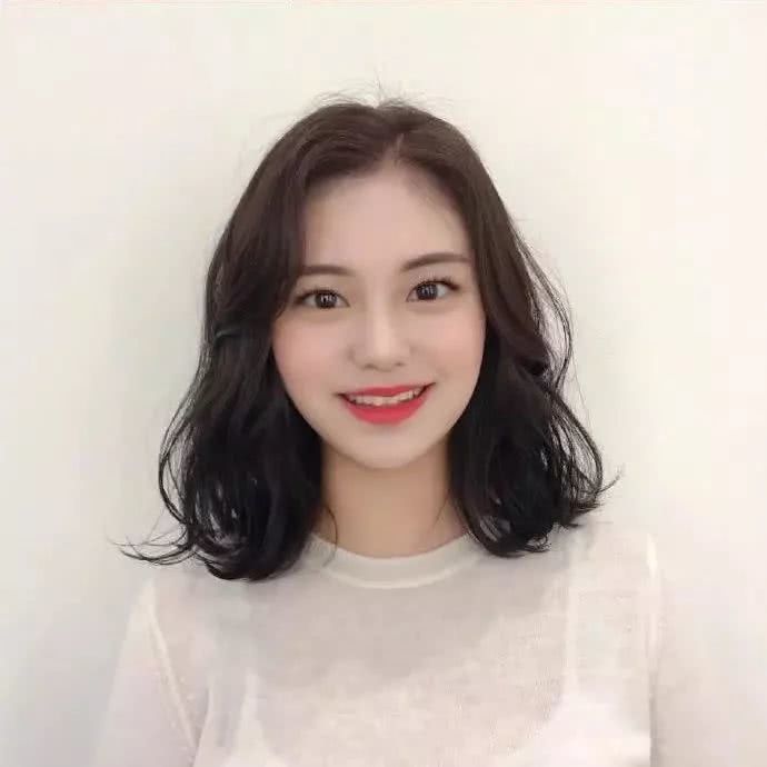 最火的短发气垫烫发型，选这5款换上真的变好看