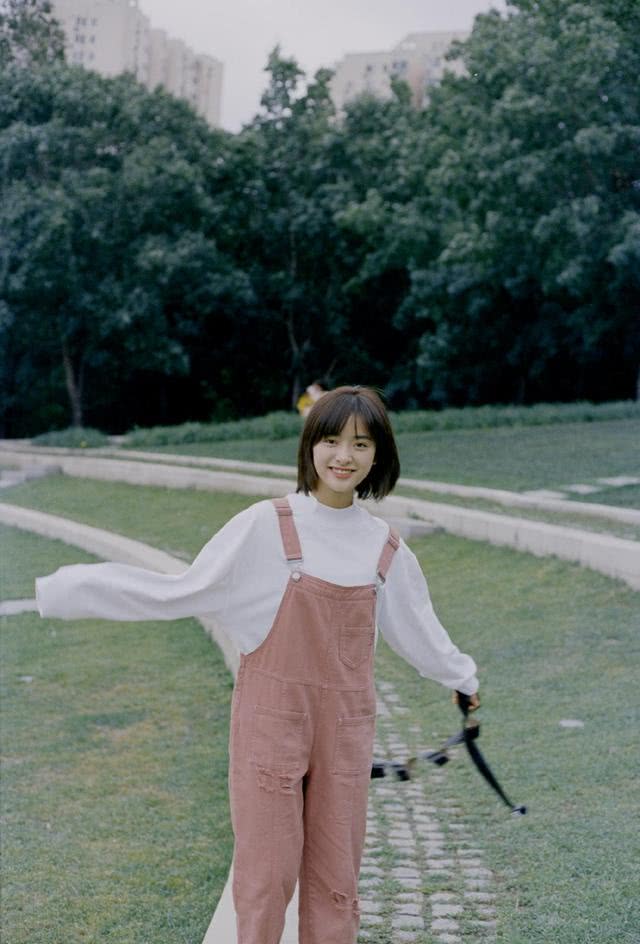 甜系少女沈月穿搭雷人?看这些简约雅致搭配,也太美了