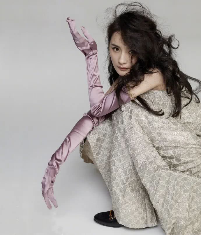 杨幂顶着“高原红”拍时尚杂志,高级感一点都不差