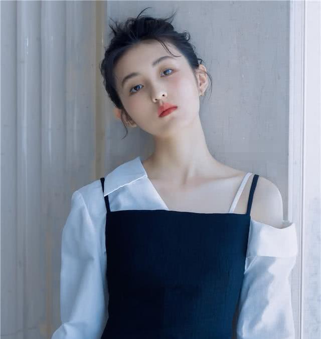 张子枫太会穿，私服礼服随意拍，妹妹真好看