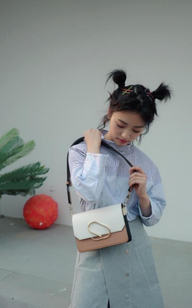 甜系少女沈月穿搭雷人?看这些简约雅致搭配,也太美了