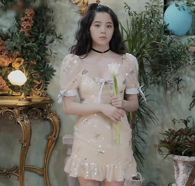 淡黄色公主风连衣裙造型大PK，鞠婧祎完胜欧阳娜娜吴宣仪