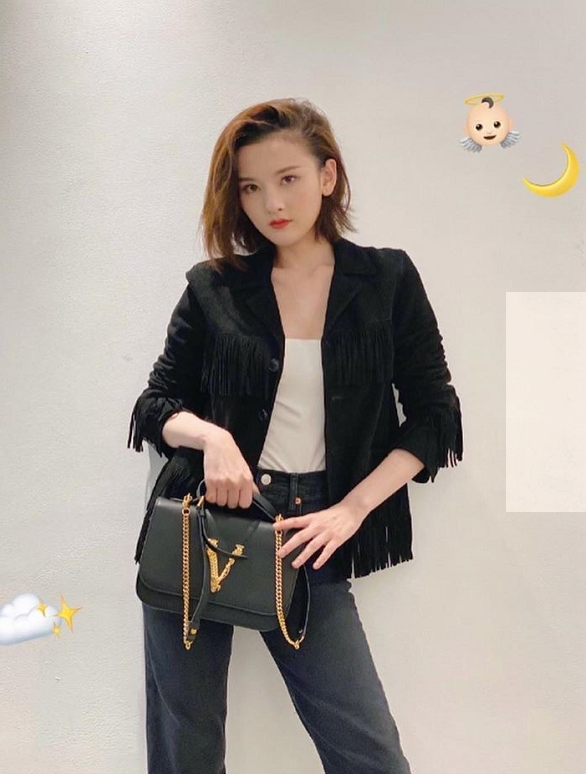 宋祖儿不再走少女路线!这套轻熟女风格你觉得如何?