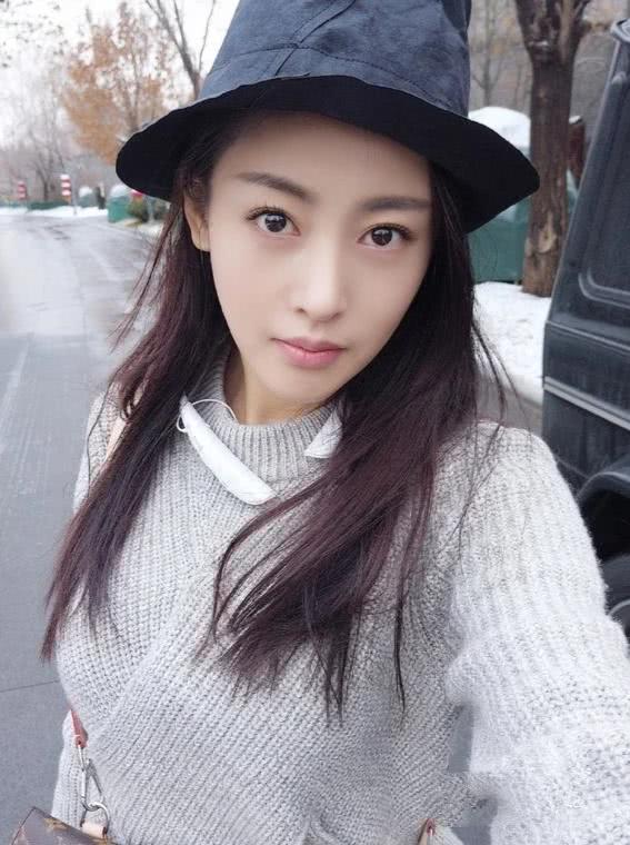 张天爱拉踩江疏影？看她穿包臀裙后我不信了，有这身材还用拉踩？