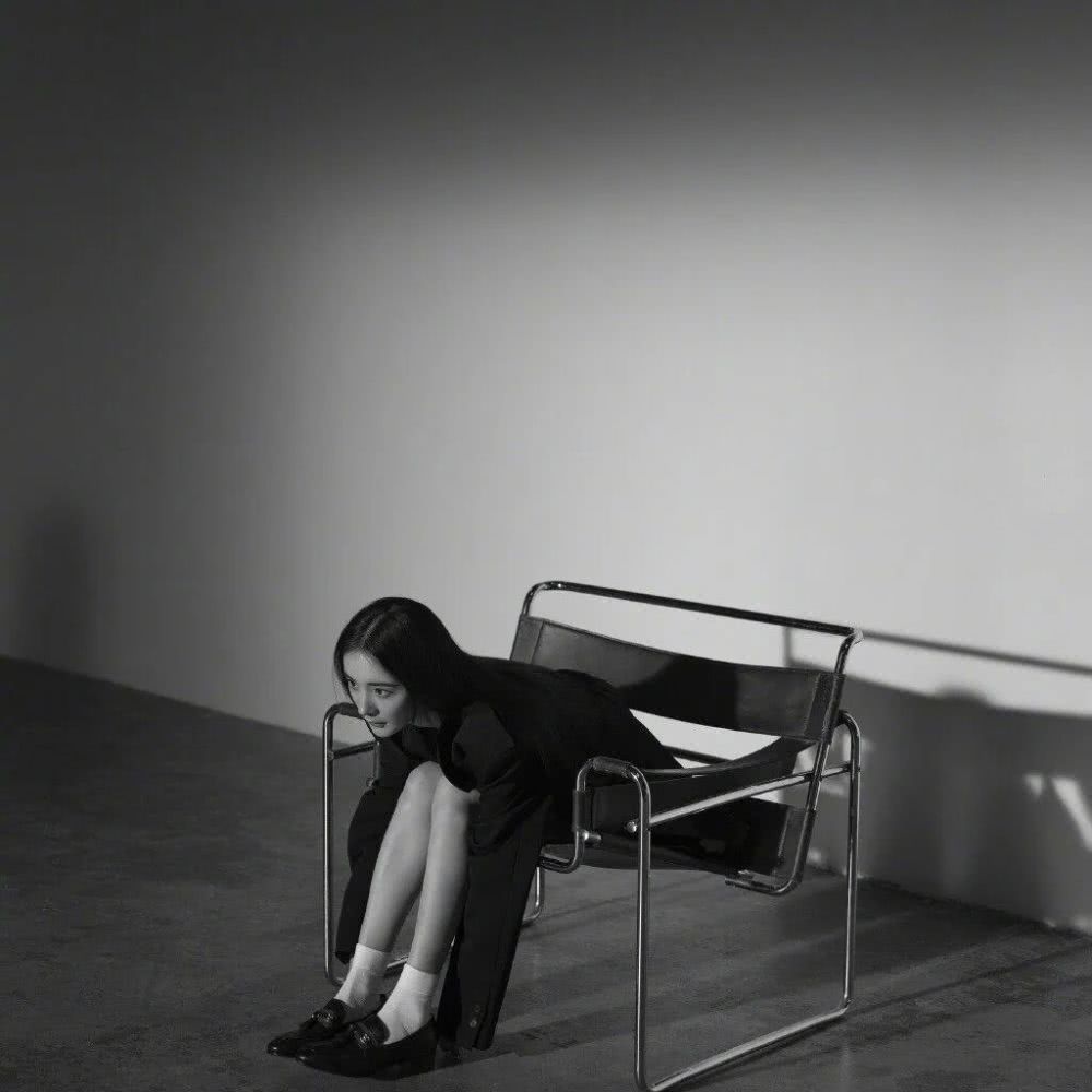 杨幂恋情曝光？不过我们更关心的是漂亮姐姐的时装大片