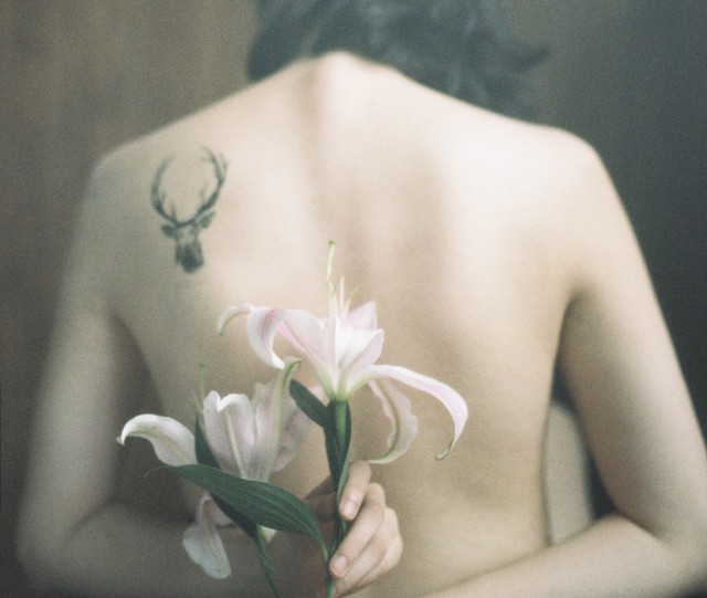 背后长痘可以涂身体乳吗？背上长痘痘怎么办