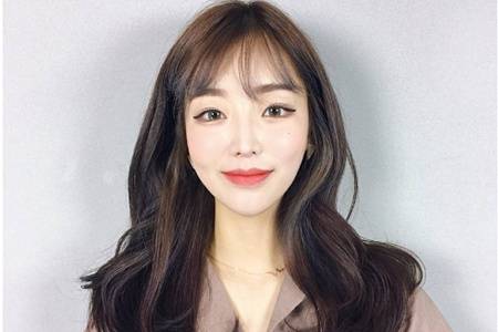 2020年最火的头发染发发色，蓝黑色人鱼绿成为时尚新潮流