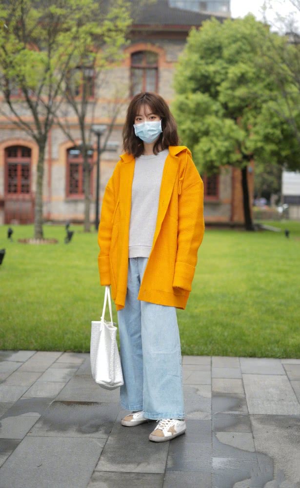 国内街拍：2020流行这款刘海，一点也不非主流