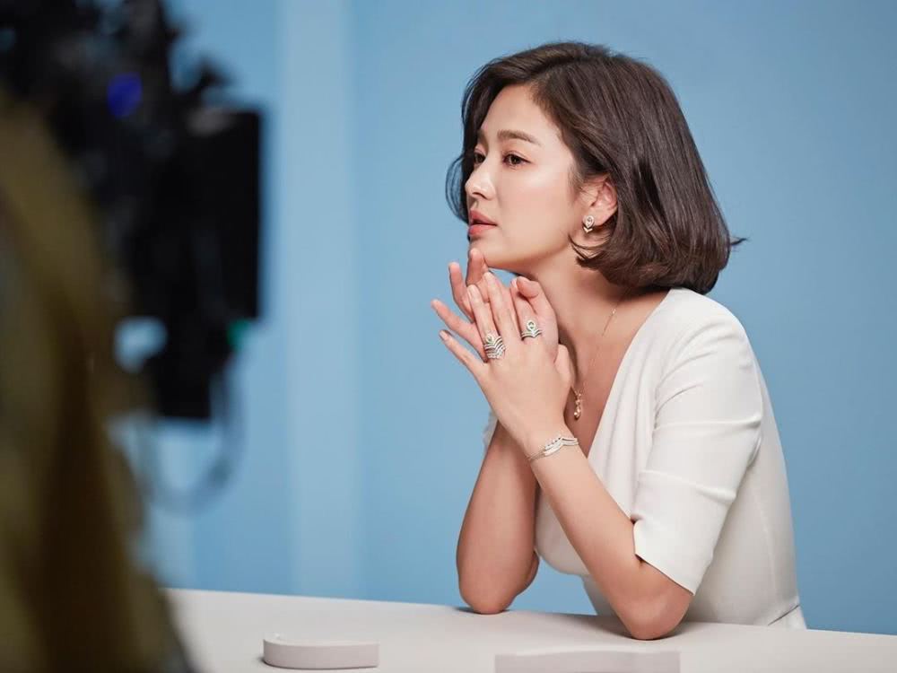 2020流行什么发型？气质女神宋慧乔、LISA告诉你！