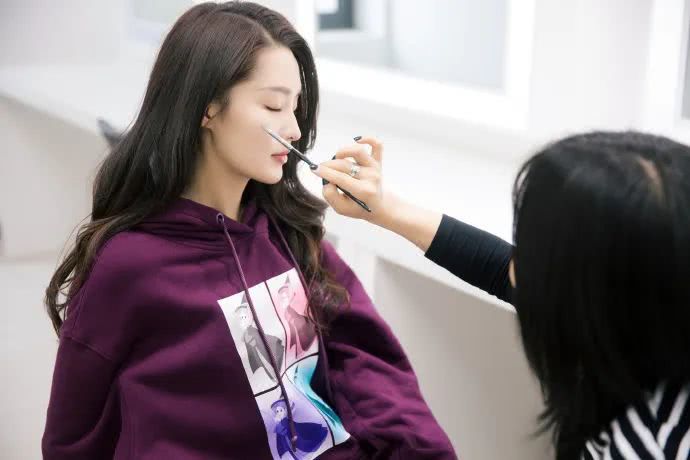 李沁的长发到底有多平庸?看她现在的短发又飒又美就知道了