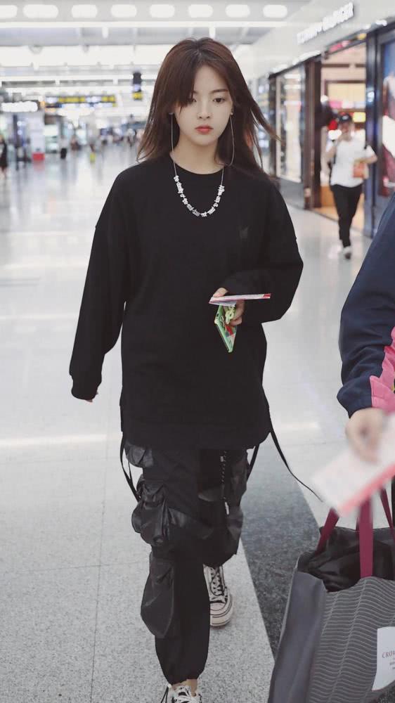 杨超越人气越来越高！小仙女的精致生活，从私服穿搭就能看出