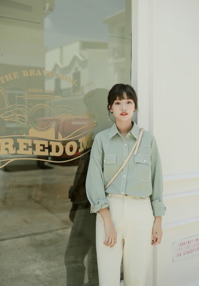 看韩国小姐姐2020春天如何完美诠释CHIC风，休闲又有气质！