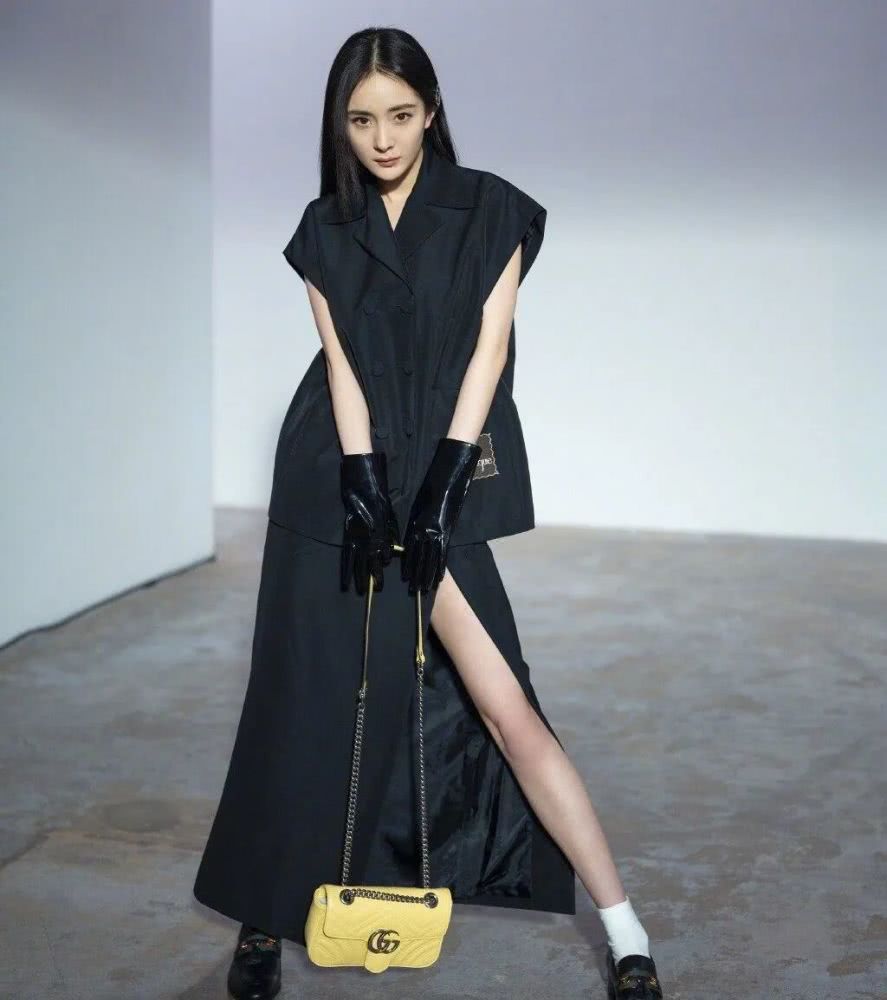 杨幂恋情曝光？不过我们更关心的是漂亮姐姐的时装大片