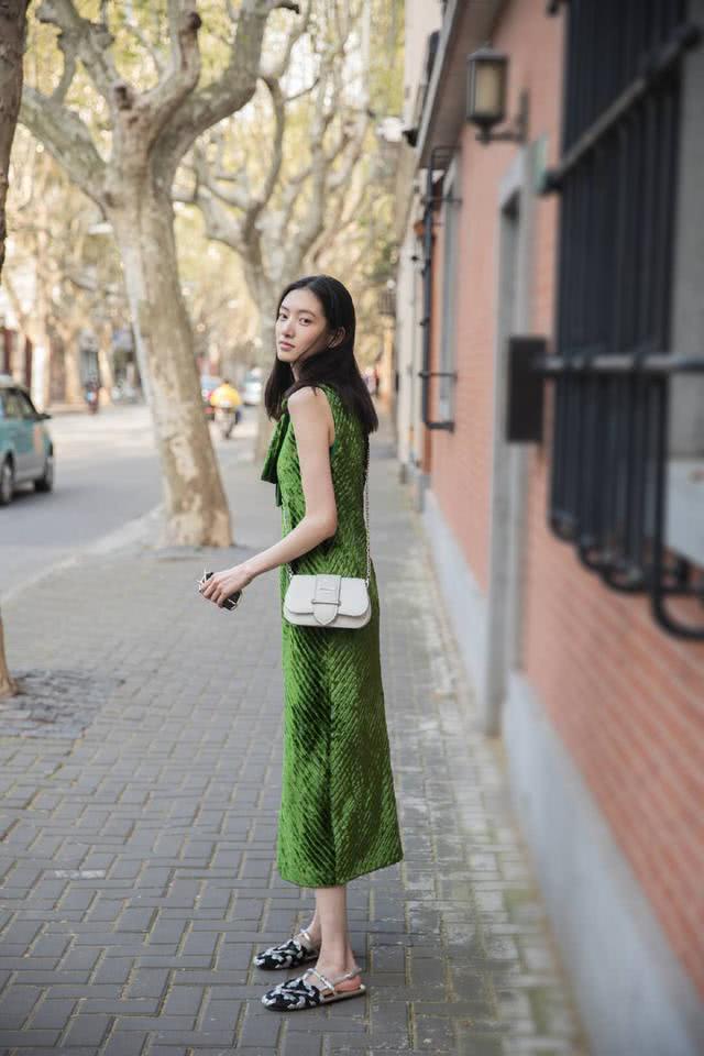 枕头搭配皮带,这场大火的趣味挑战,大概与ONE-PIECE穿搭同个门派?