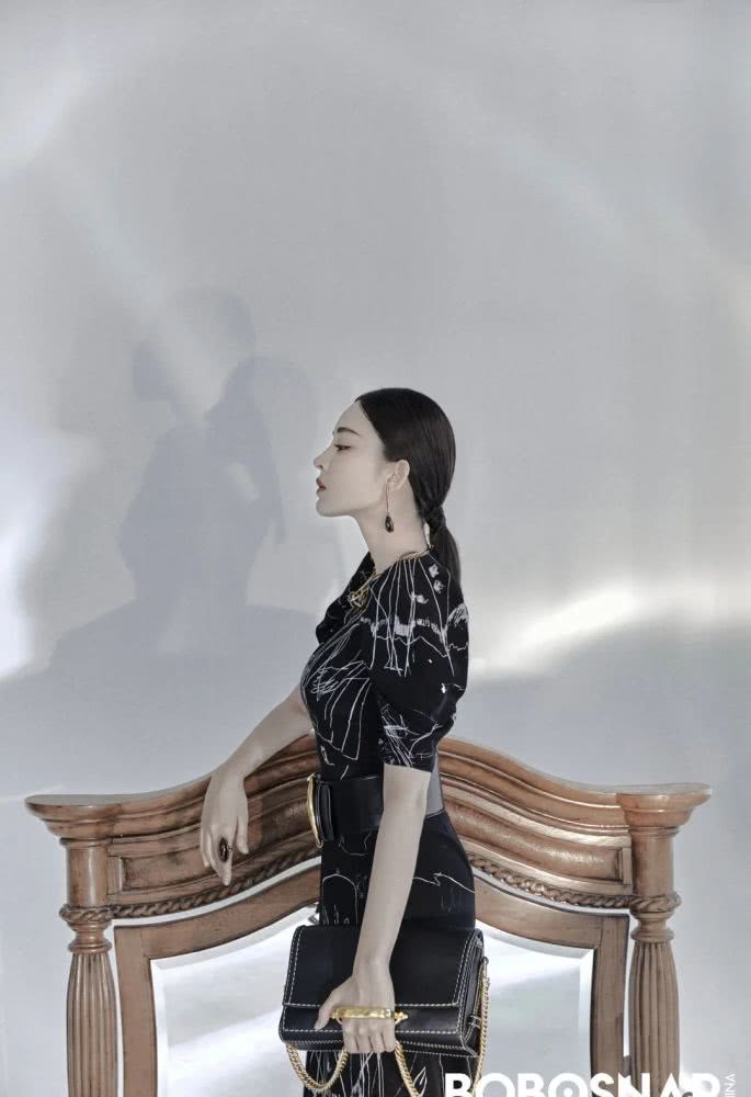 古力娜扎全新大片演绎冷酷职场美人，西装革履气场太强