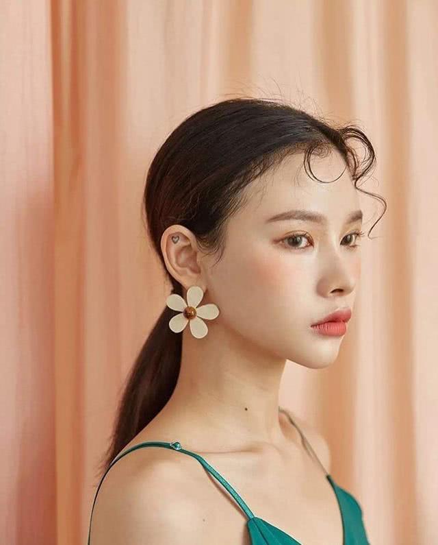 今年超火的刘海发型,减龄显脸小明星潮人都爱它