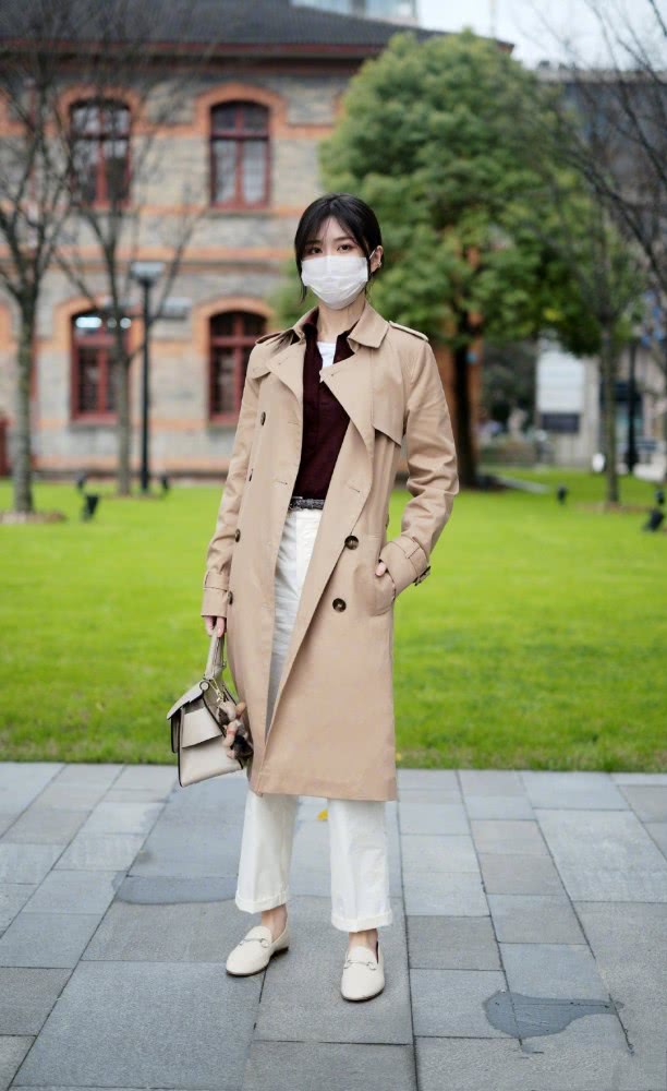 国内街拍：2020流行这款刘海，一点也不非主流