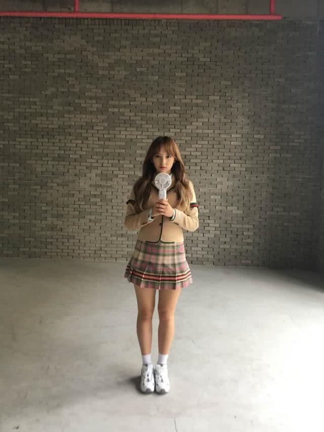 什么叫做微胖美?看到程潇穿女仆装才知道,原来胖也可以很惊艳