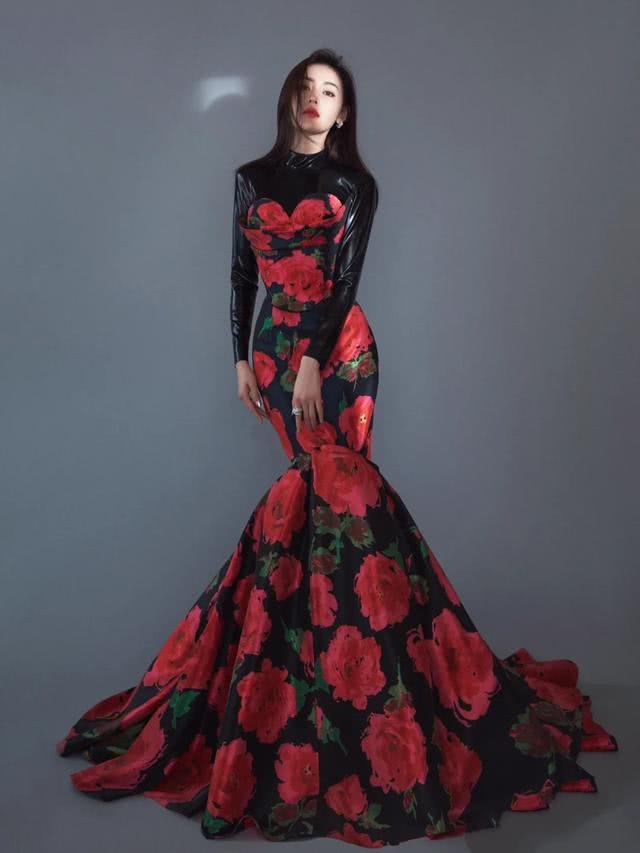 张天爱拉踩江疏影？看她穿包臀裙后我不信了，有这身材还用拉踩？