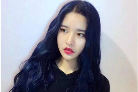 2020年最火的头发染发发色，蓝黑色人鱼绿成为时尚新潮流