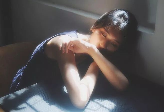 善良的小峓子 那天晚上听见小姨子在浴室低声呼叫