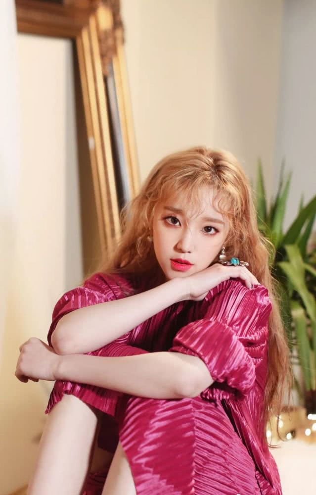 喜欢复古风的女生，不妨烫个羊毛卷