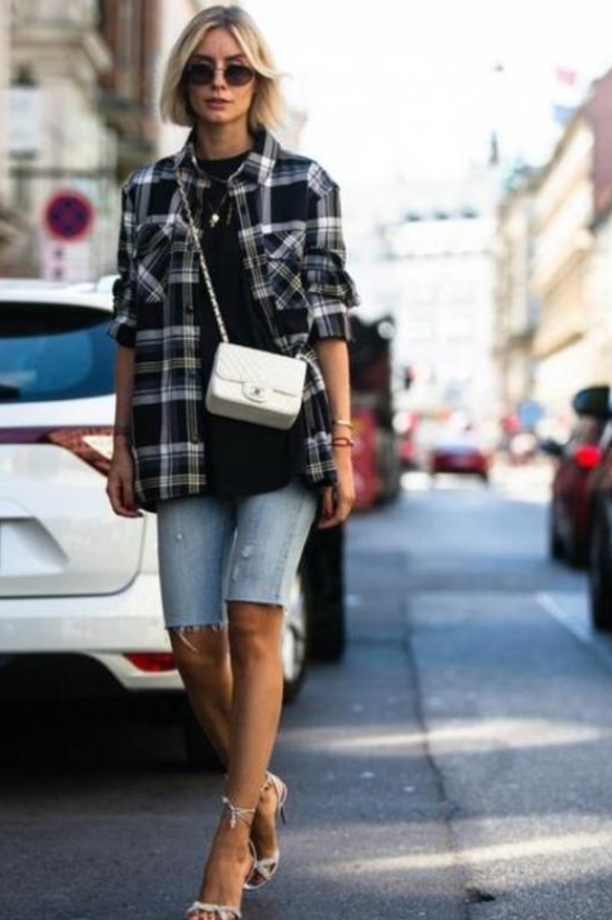 2020流行骑行裤搭配高跟鞋，看似不搭穿上却时髦还显高