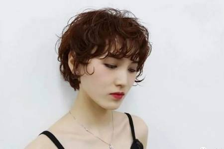 女生短发图片2020最新款发型，甜美羊毛卷减龄又时尚