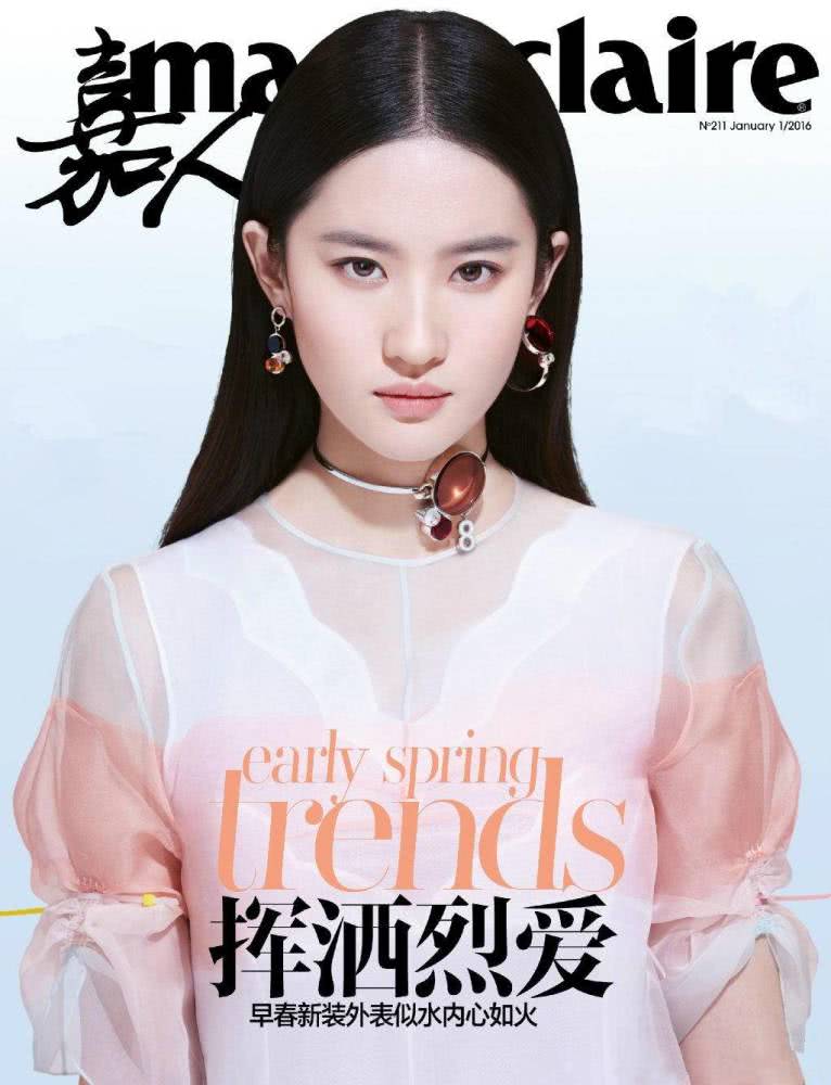 刘亦菲穿印花长袍拍古风大片,佩戴上百万首饰高调又奢华