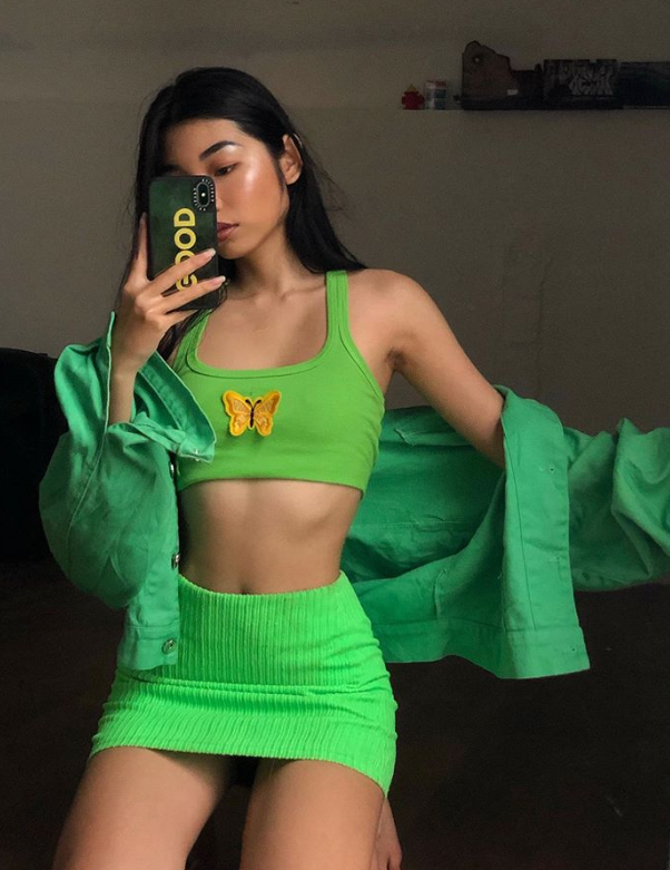 越南时尚博主凭借身材和穿搭圈粉,却被说是土味时尚?