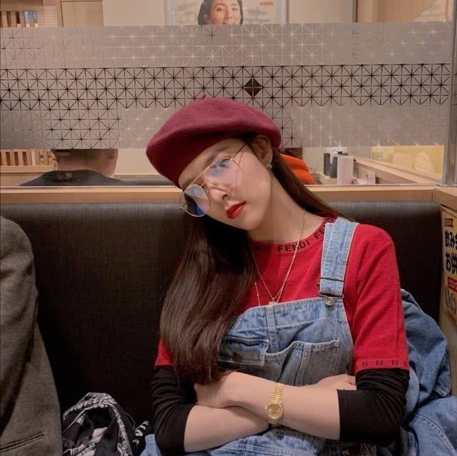 宋妍霏杂志拍摄高级感十足,网友:被演戏耽误的时尚博主