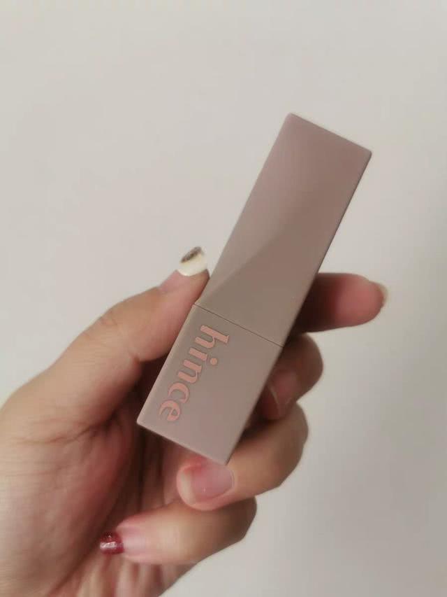 口红千千万,唯有新的最好看,这几款质地,包装,上色都值得推荐