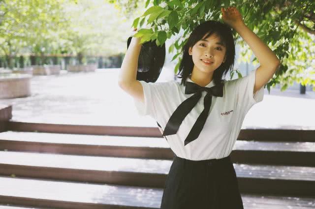 夏日学沈月少女穿搭,轻松变身为女神