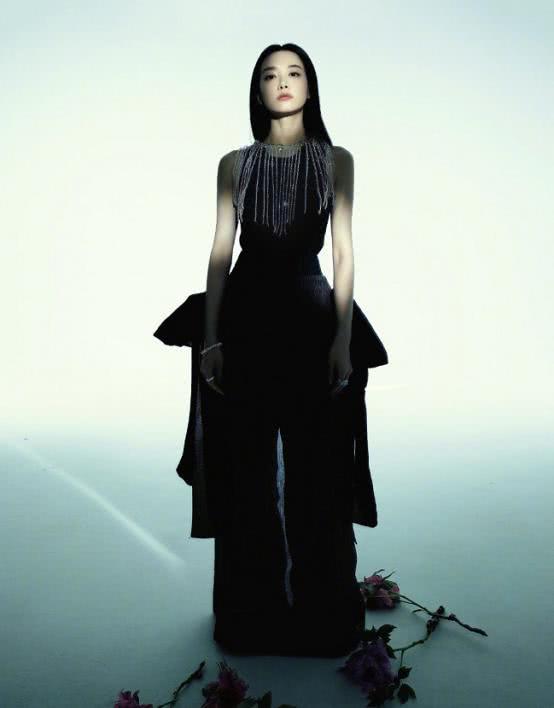 宋茜的时尚感真是大师级别的了,拍个杂志照都似王者段位
