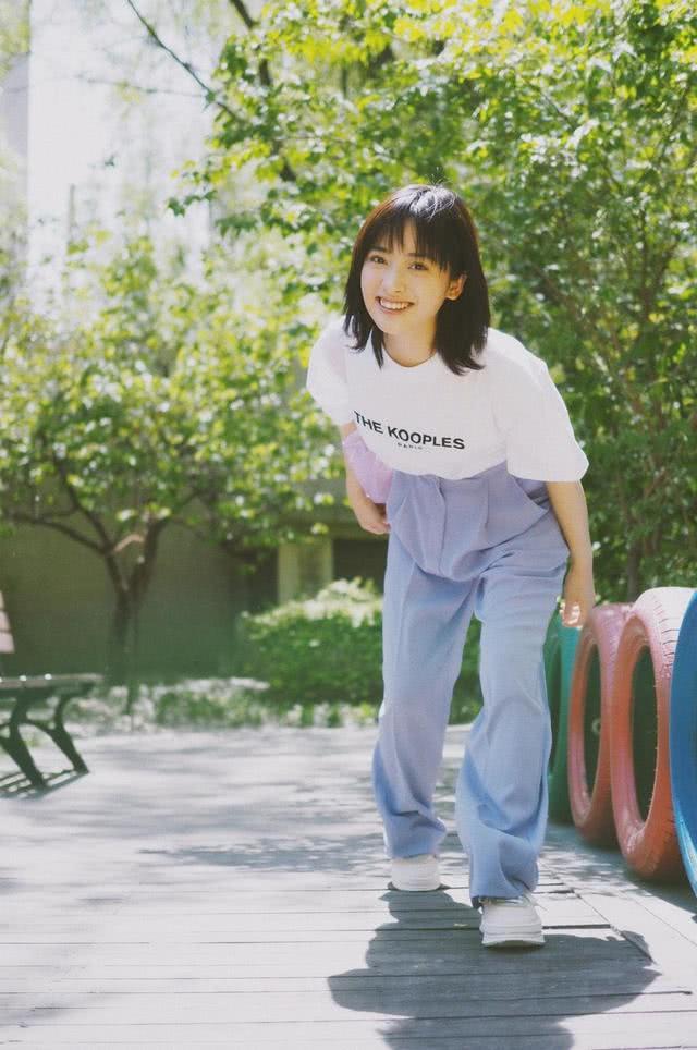 夏日学沈月少女穿搭,轻松变身为女神