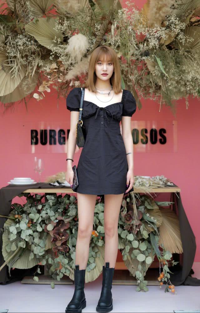 身材丰满的女生夏季怎么穿更显瘦?试试这5个小技巧好看还有气质