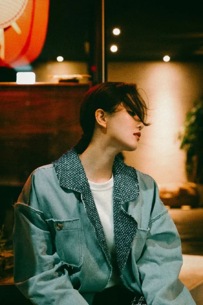 有种“变脸”叫刘诗诗化浓妆,红唇配烟熏妆五官真是绝美