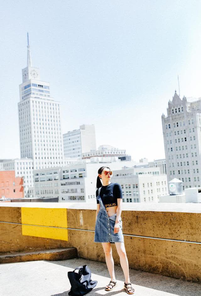 夏季是属于牛仔的季节,不同款式的牛仔单品哪种是你的菜?