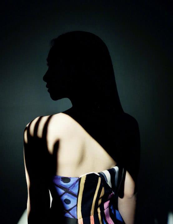 宋茜的时尚感真是大师级别的了,拍个杂志照都似王者段位