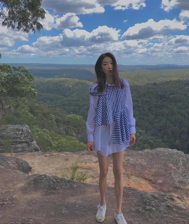 长衬衫怎么穿？看下面这些时尚潮人这样搭，时髦又高级！