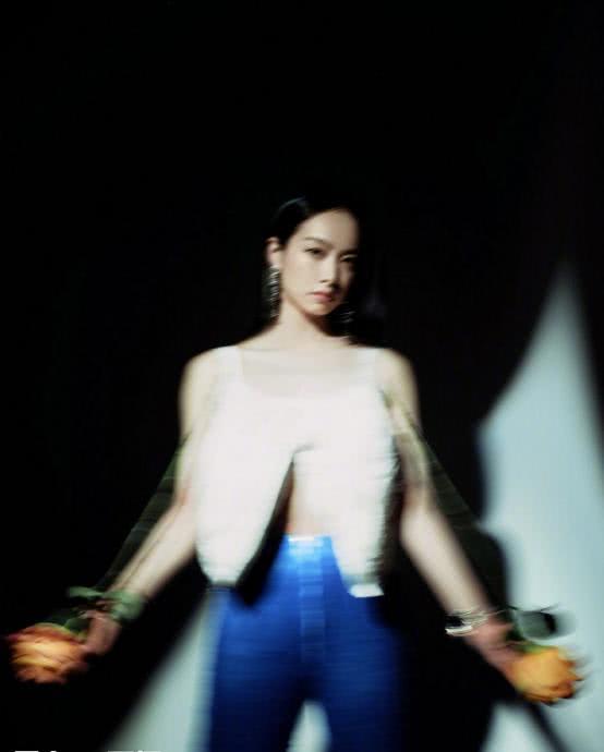 宋茜的时尚感真是大师级别的了,拍个杂志照都似王者段位