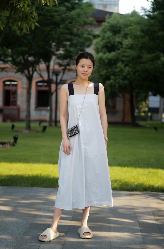 国内街拍：夏天不穿裙子出门真对不起自己，小仙女们要来“炸街”了