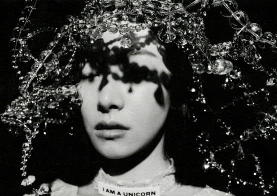 宋茜的时尚感真是大师级别的了,拍个杂志照都似王者段位