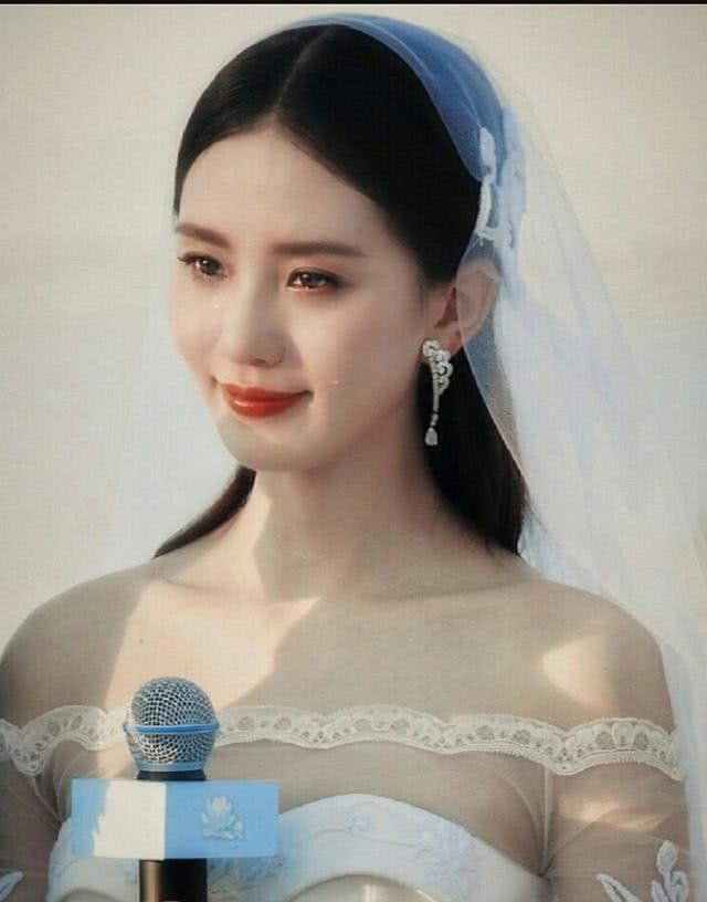 女孩都不能少的一件首饰,漂亮精致的耳饰,小巧耳朵最好的装饰