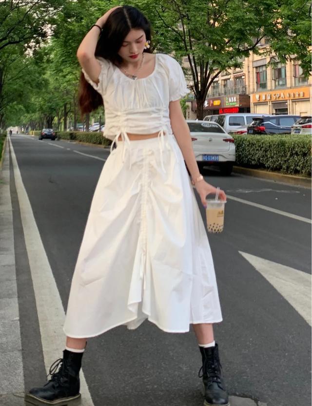 夏天穿裙子一定要搭配这几双鞋，时髦又上档次