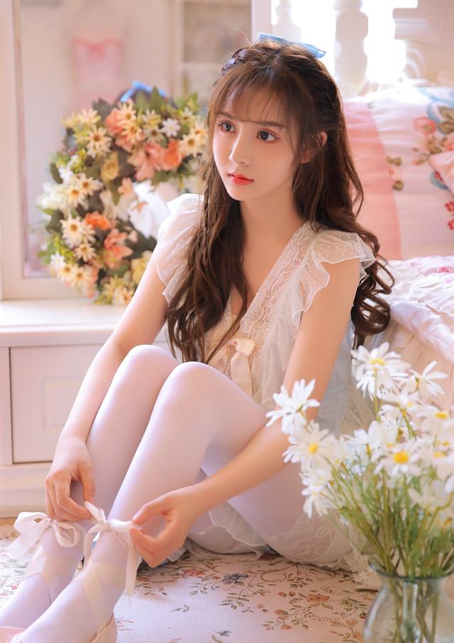 我和朋友妻子的秘密 那晚出差我们互表心意