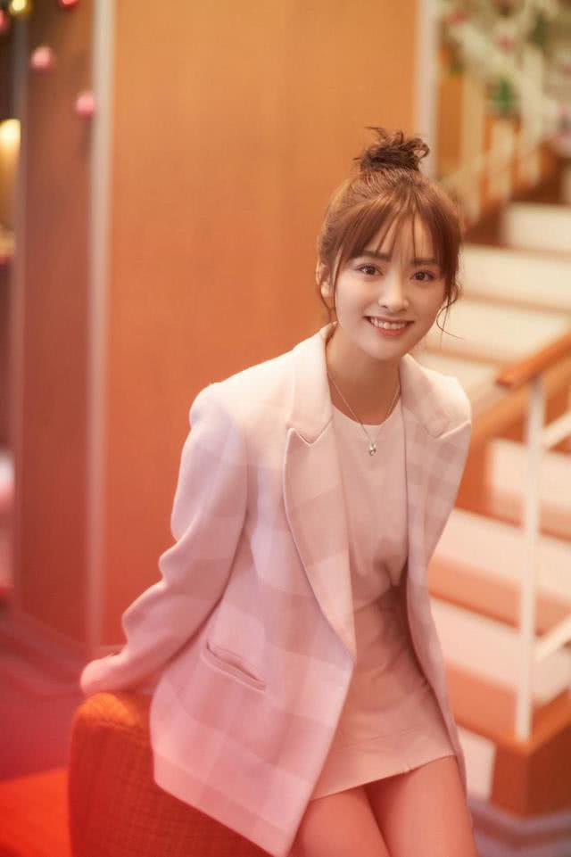 夏日学沈月少女穿搭,轻松变身为女神