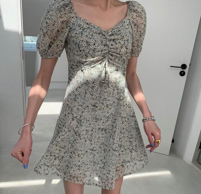 我选出了今年最美的3条连衣裙，快穿上它们迎接夏天吧！